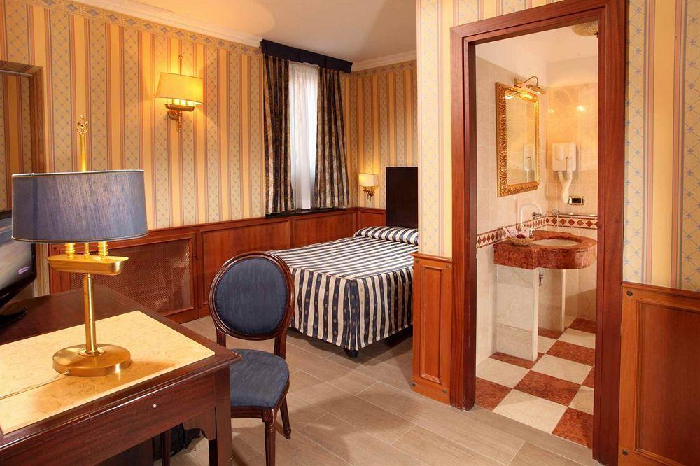 Hotel Del Corso Ρώμη Εξωτερικό φωτογραφία
